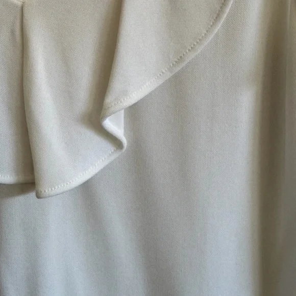 Ann Taylor Sleeveless Ruffle V-Neck Top XS | Ivory / Off-White Blouse - Picture 3 of 4